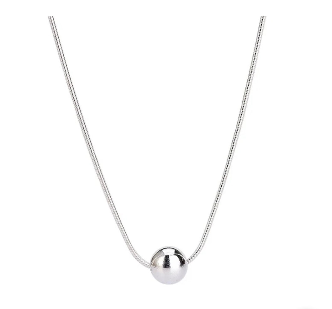 Elegante runde Halskette mit
Sterlingsilber-Beschichtung