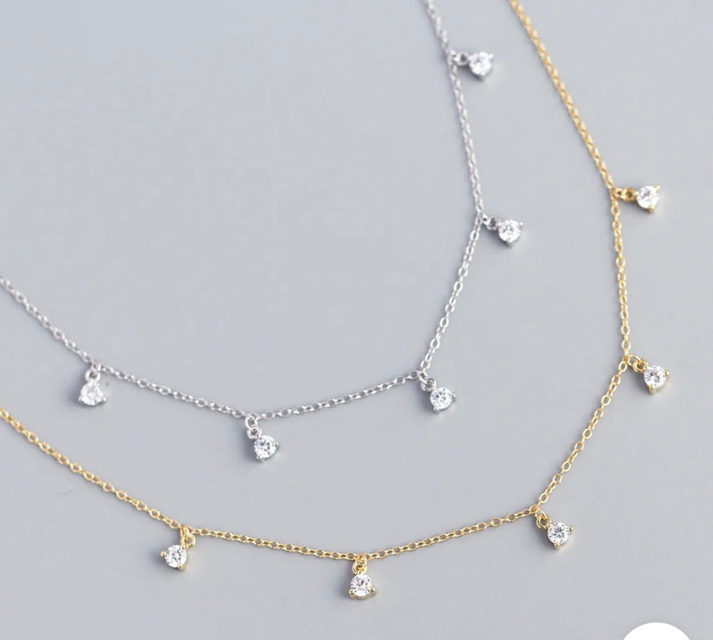 Halsketten aus 925er Sterlingsilber mit runden geometrischen Edelsteineinlagen