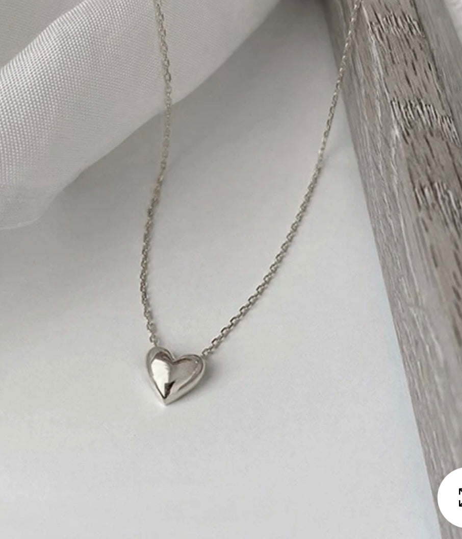 Halskette in Herzform aus 925er Sterlingsilber mit Kabelkette